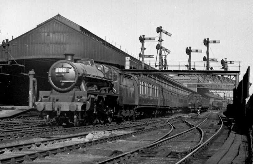 5713 Renown passing Rugby Midland with a down express